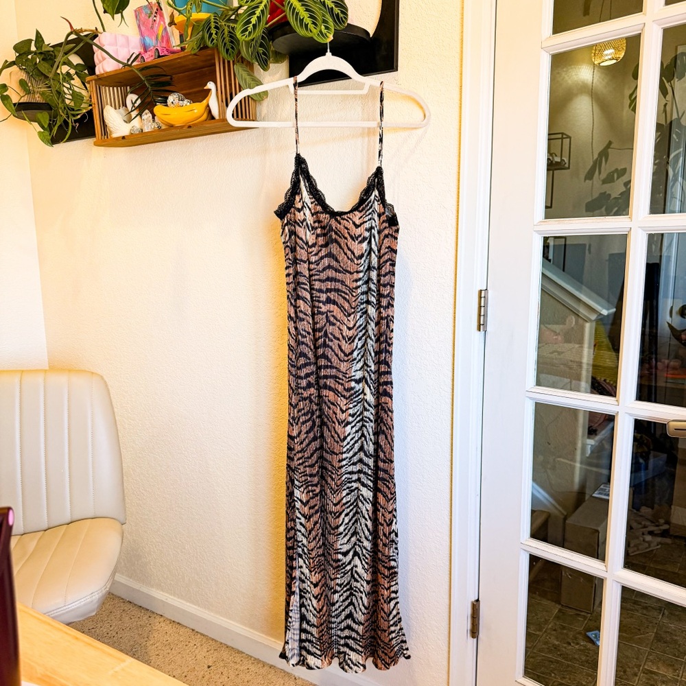 Dressed in lala - Money Honey Plissé Slip Dress, Go Get ‘Em Tiger, M